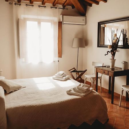 Borgo Terrosi Bed & Breakfast Sinalunga Bagian luar foto