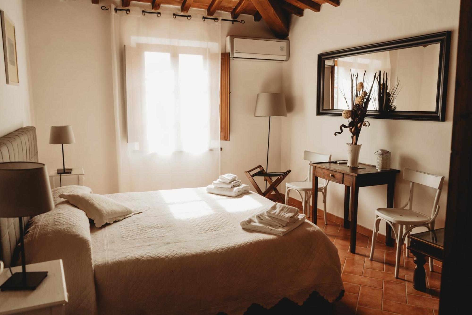 Borgo Terrosi Bed & Breakfast Sinalunga Bagian luar foto