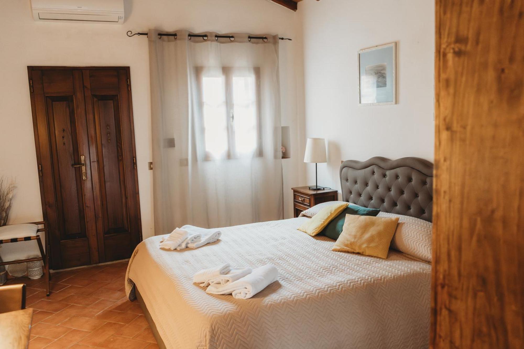 Borgo Terrosi Bed & Breakfast Sinalunga Bagian luar foto